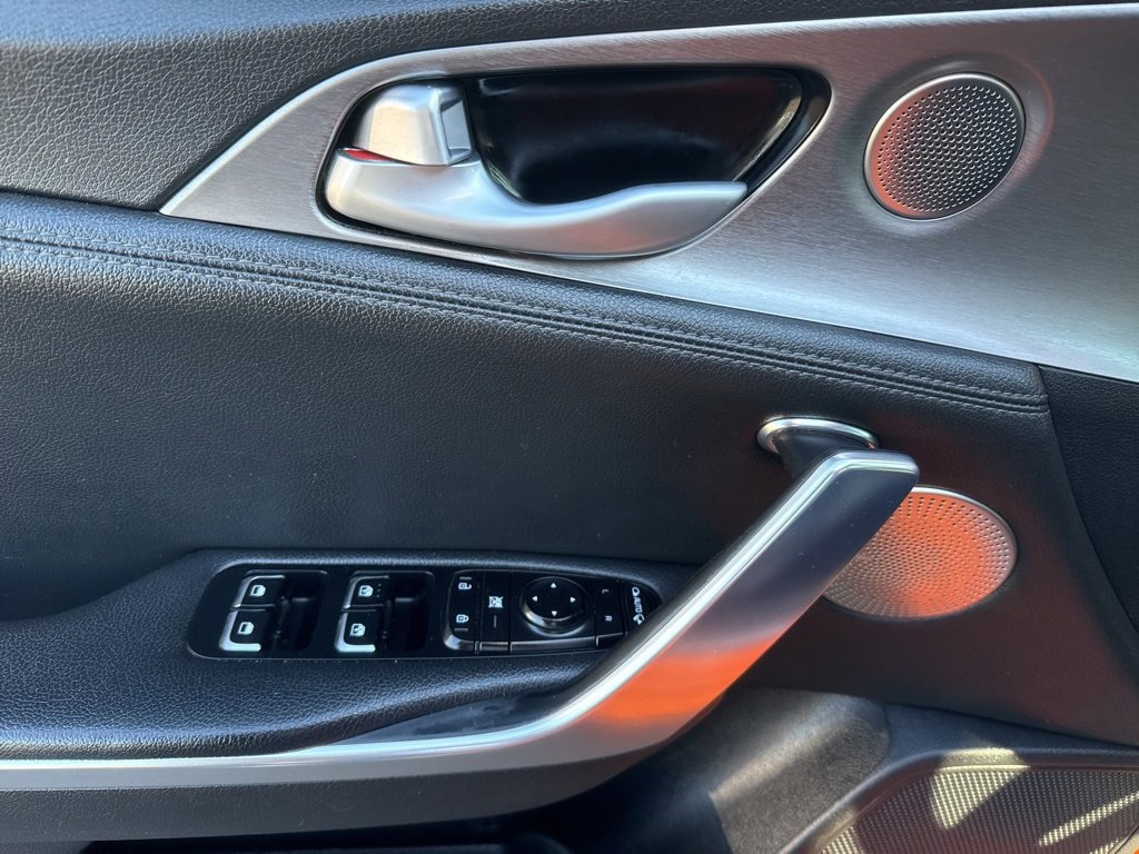 Used 2019 Kia Stinger GTS image 12