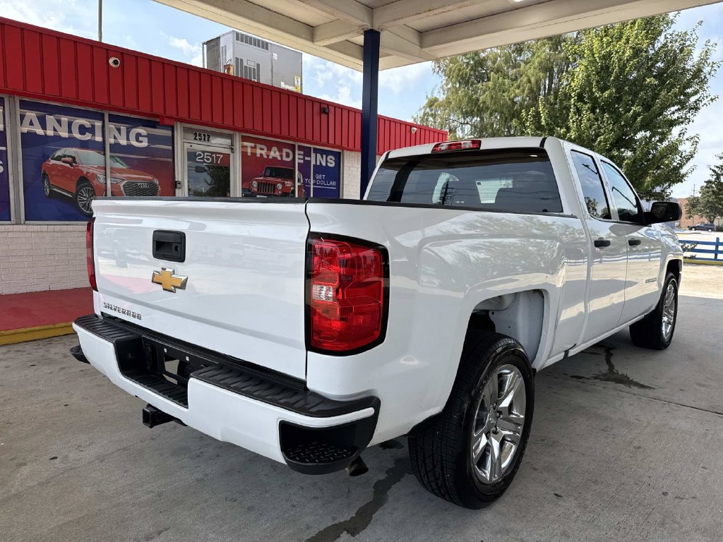 Used 2018 Chevrolet Silverado 1500 Custom w/ Custom Value Package RWD image 8