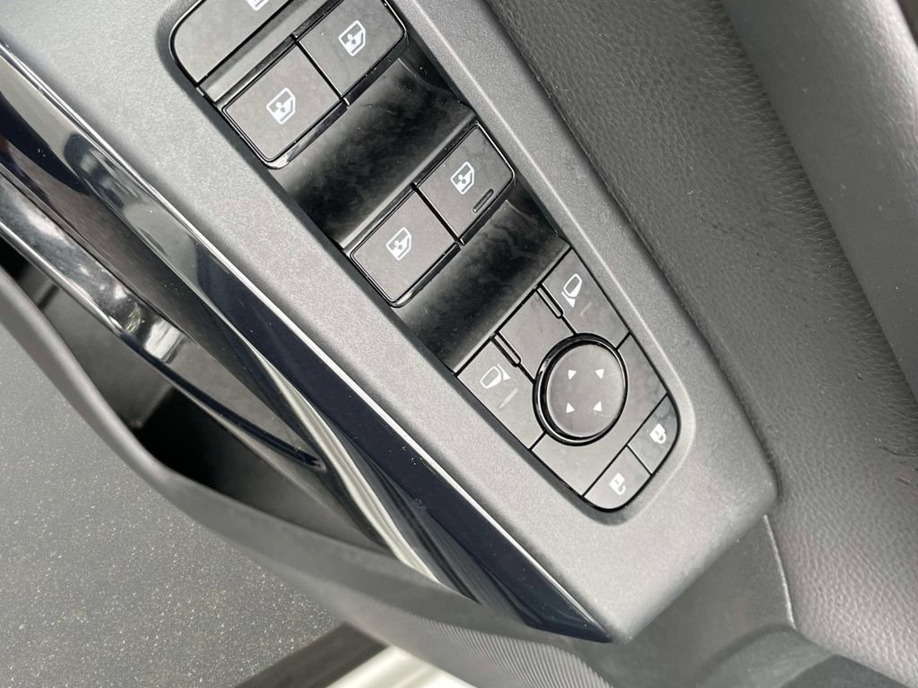 Used 2025 Nissan Pathfinder SV AWD/4WD image 19