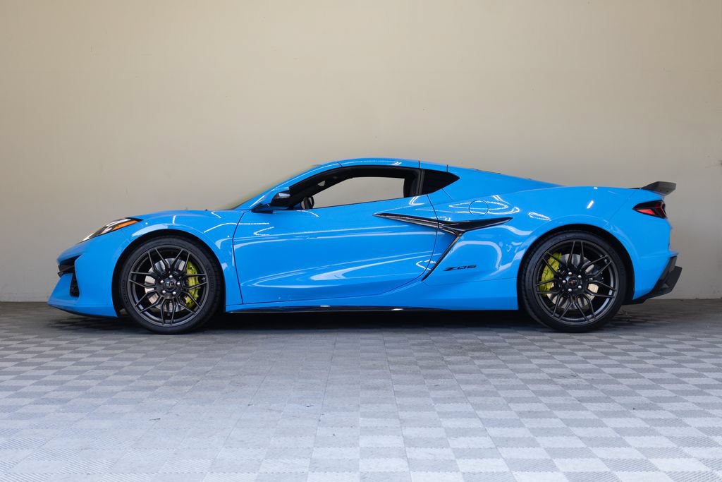 Used 2024 Chevrolet Corvette Z06 RWD image 8