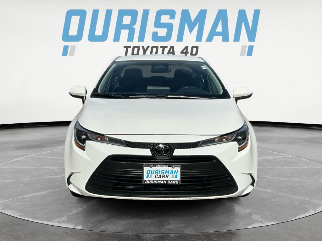 Used 2025 Toyota Corolla LE FWD image 2