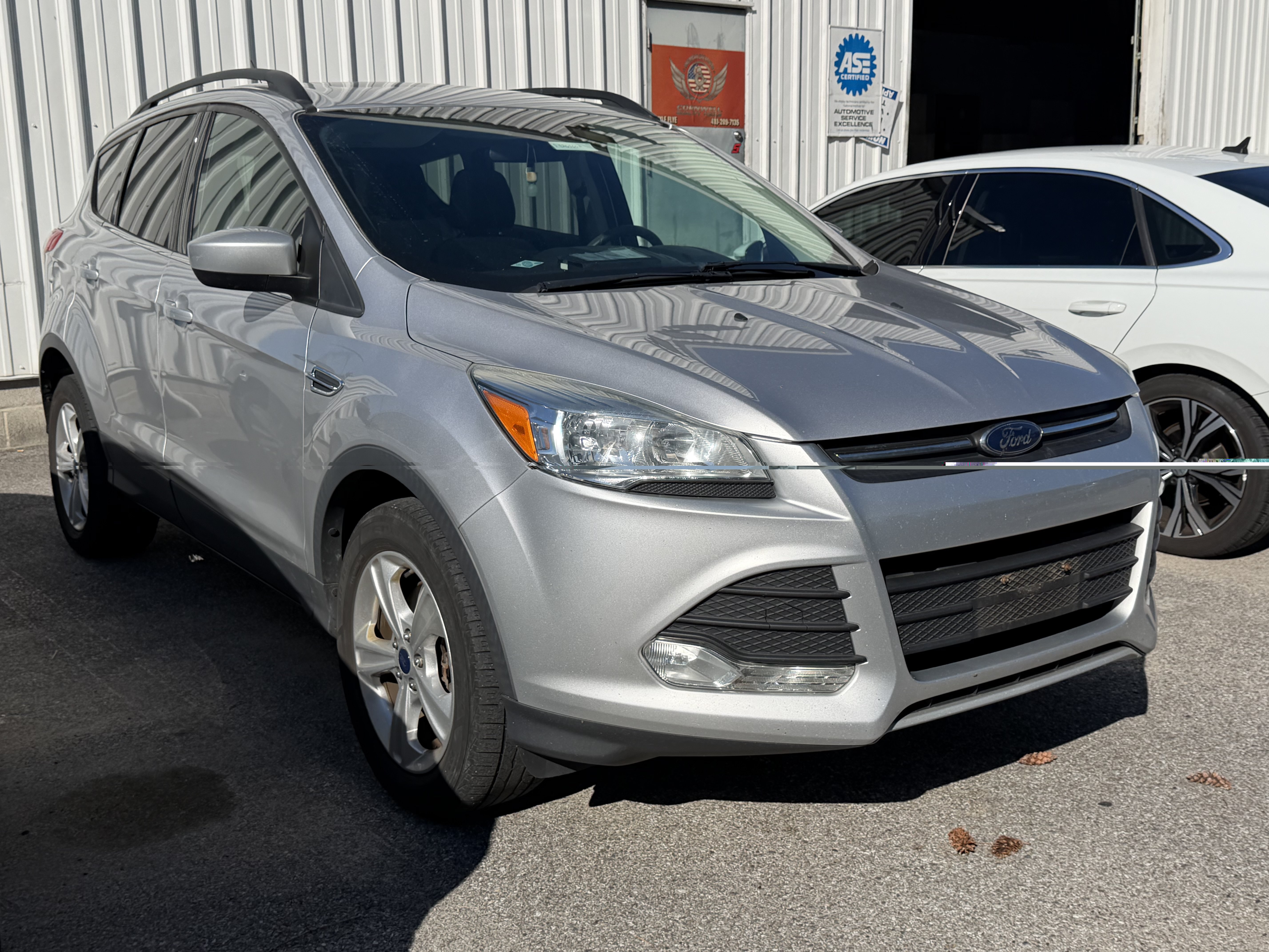 Used 2016 Ford Escape SE w/ Equipment Group 201A AWD/4WD image 3
