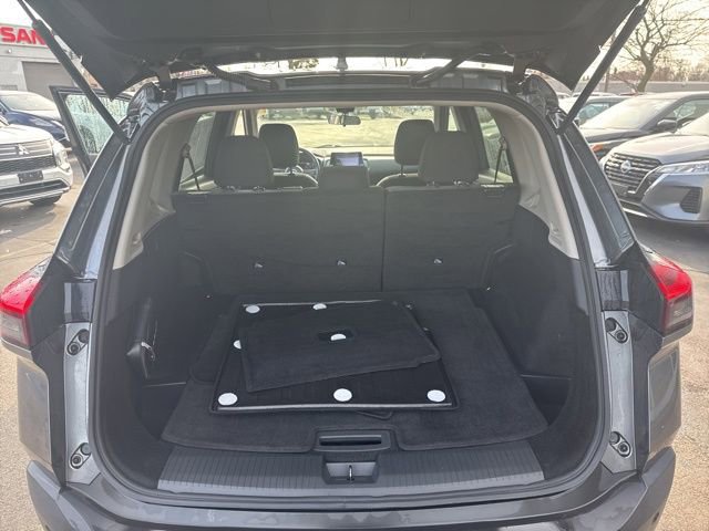 Used 2023 Nissan Rogue SV image 19