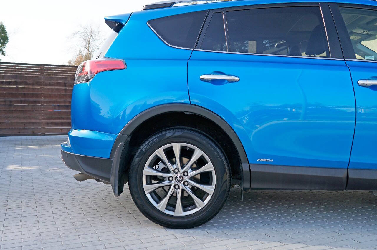 Used 2018 Toyota RAV4 Limited w/ Advanced Technology Package image 4