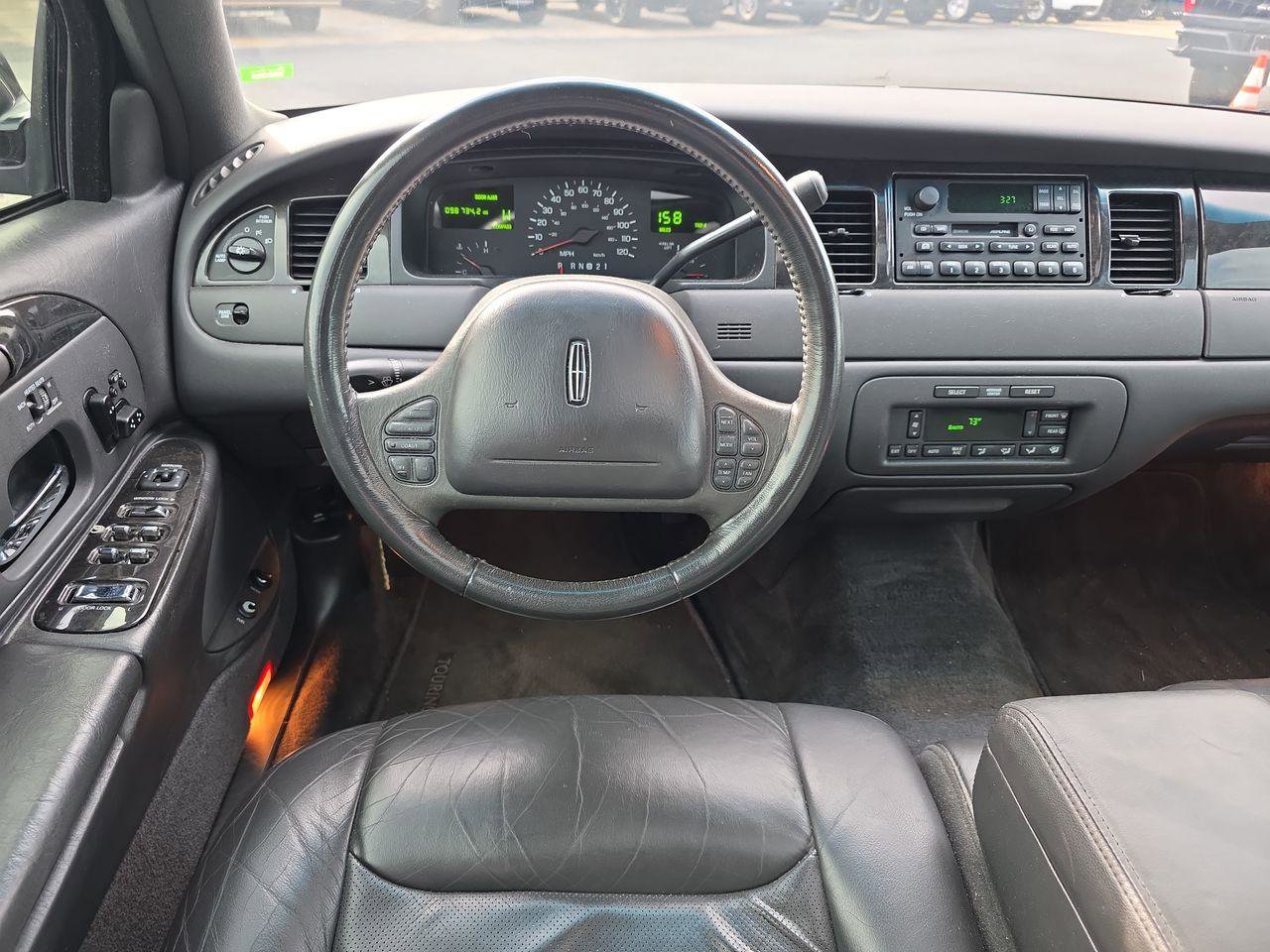 Used 1999 Lincoln Town Car Signature image 5