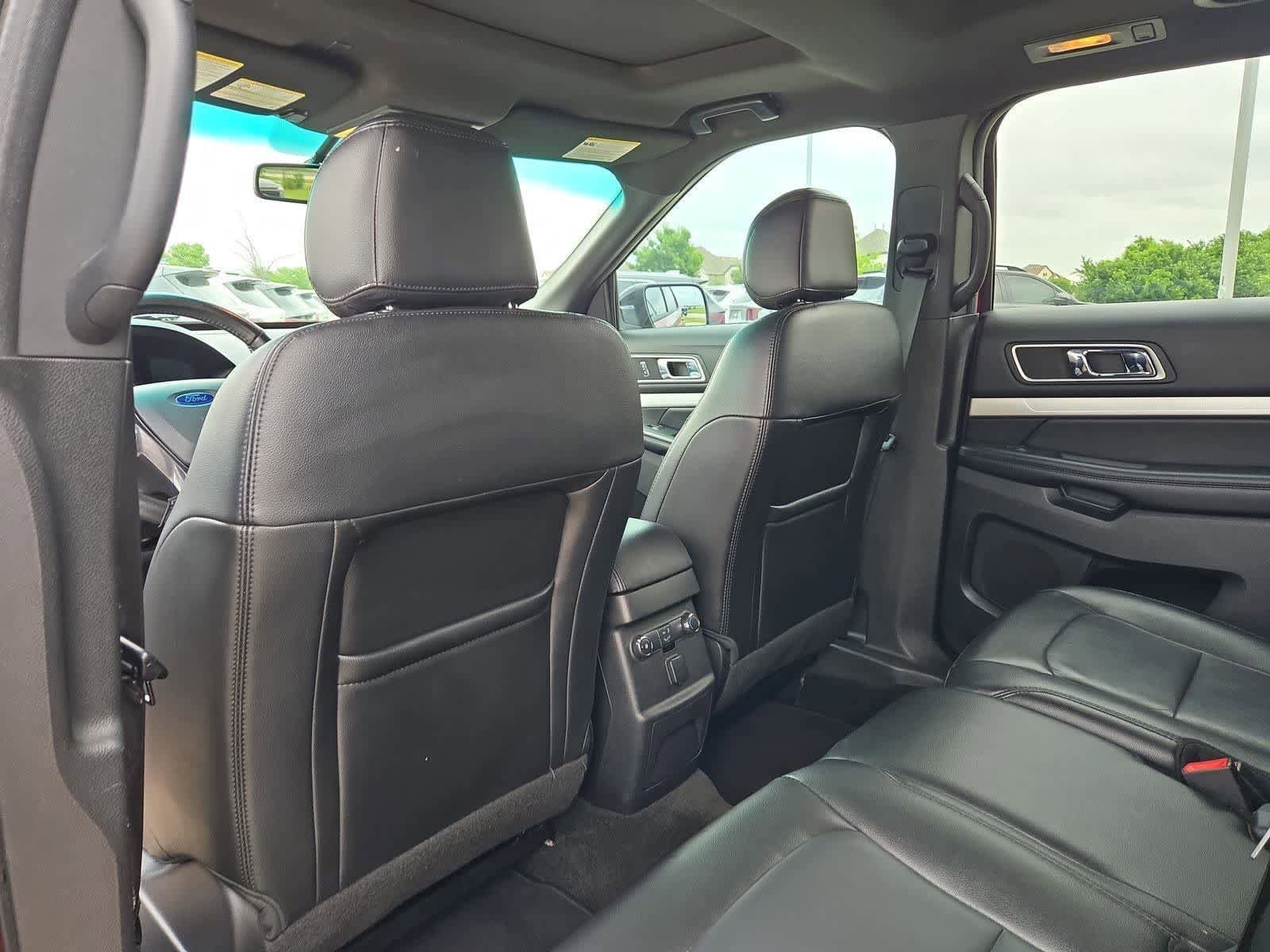 Used 2017 Ford Explorer XLT w/ Equipment Group 202A FWD image 16