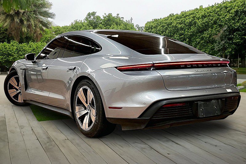 Used 2021 Porsche Taycan 4S w/ Premium Package AWD/4WD image 11