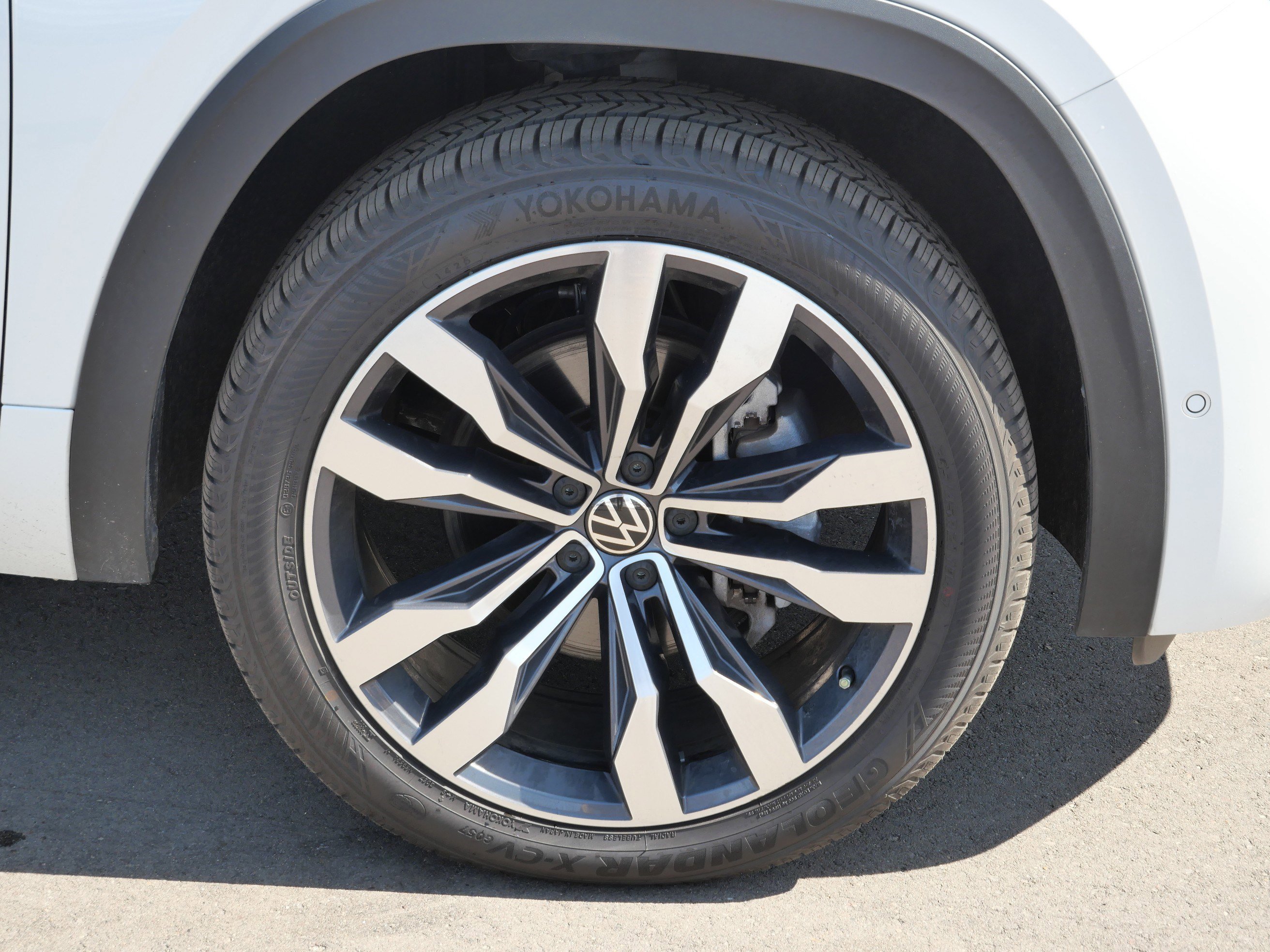 Used 2022 Volkswagen Atlas Cross Sport SEL Premium R-Line image 15