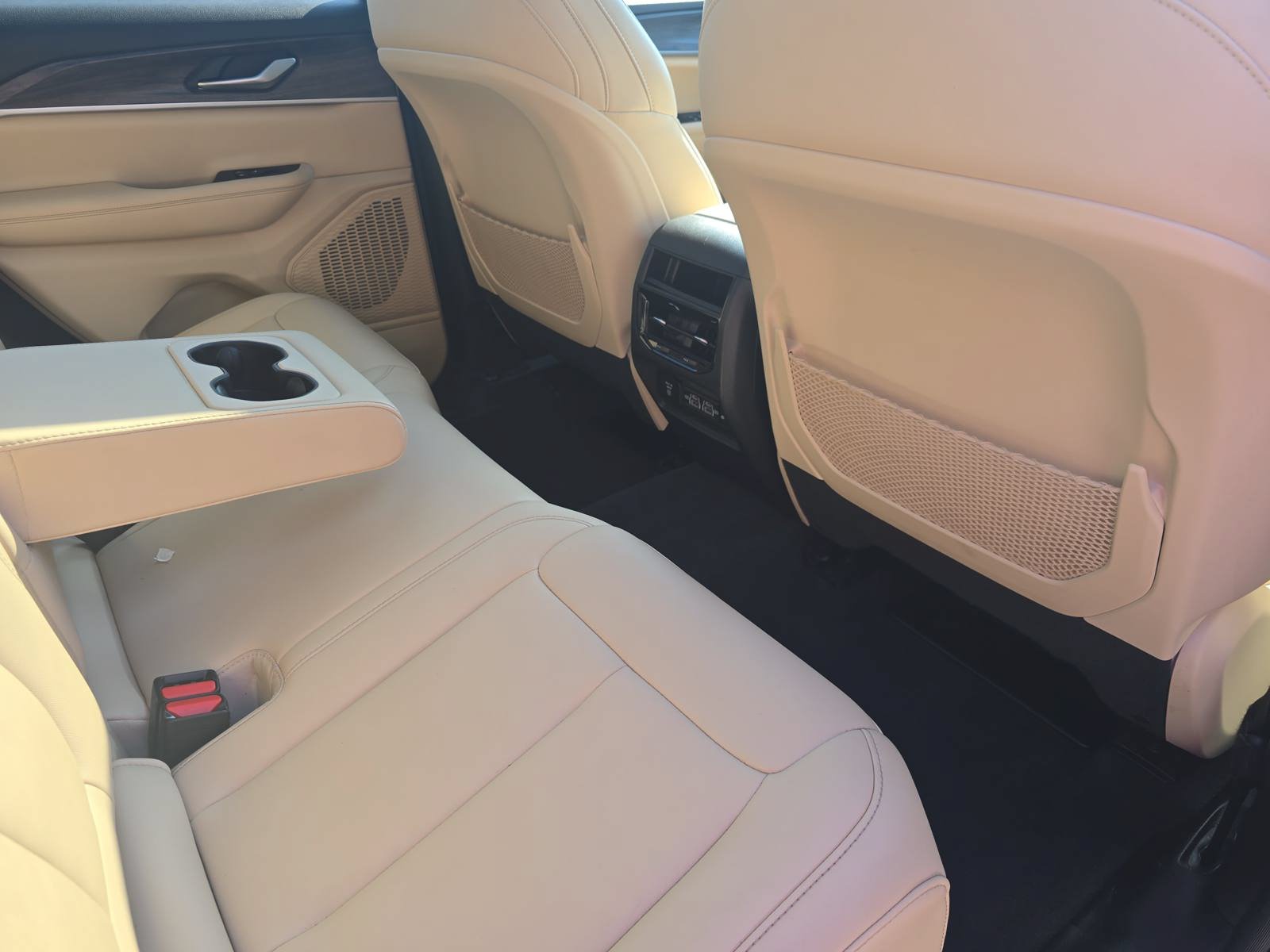 Used 2023 Jeep Grand Cherokee Limited AWD/4WD image 12