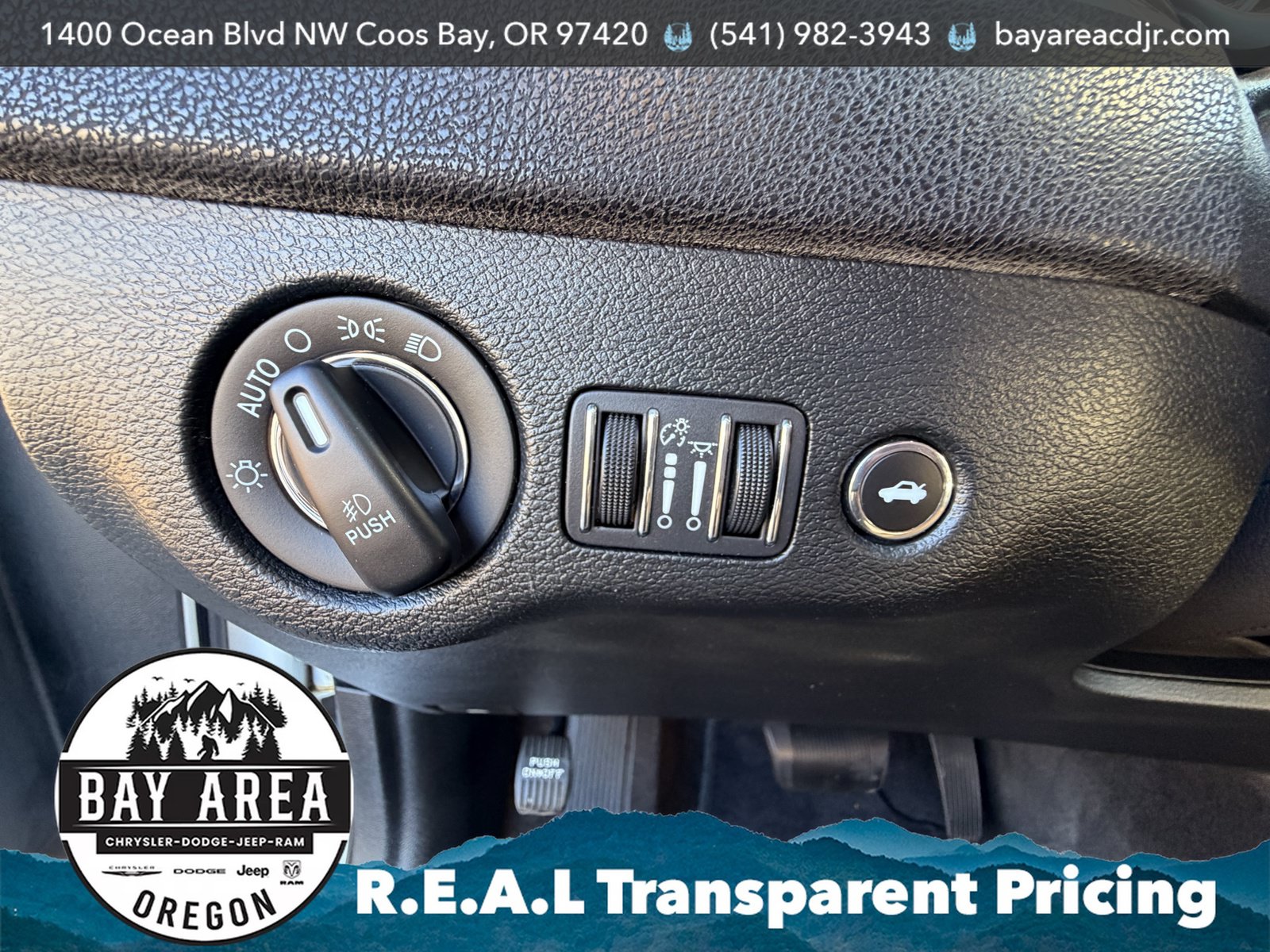 Used 2019 Chrysler 300 Limited w/ Light Group RWD image 20