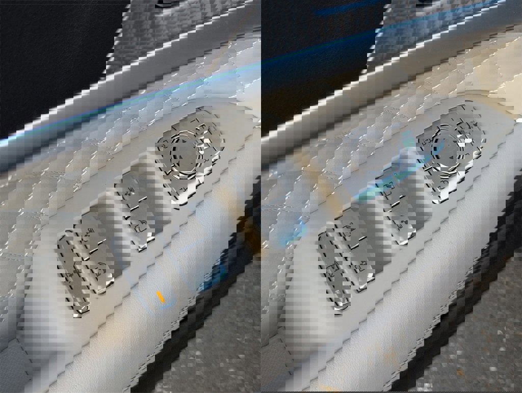 Used 2022 Genesis G70 3.3T image 16