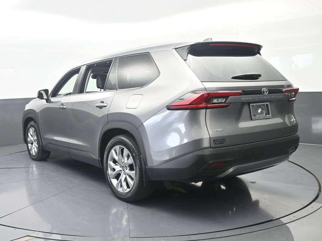 Used 2025 Toyota Grand Highlander AWD image 4