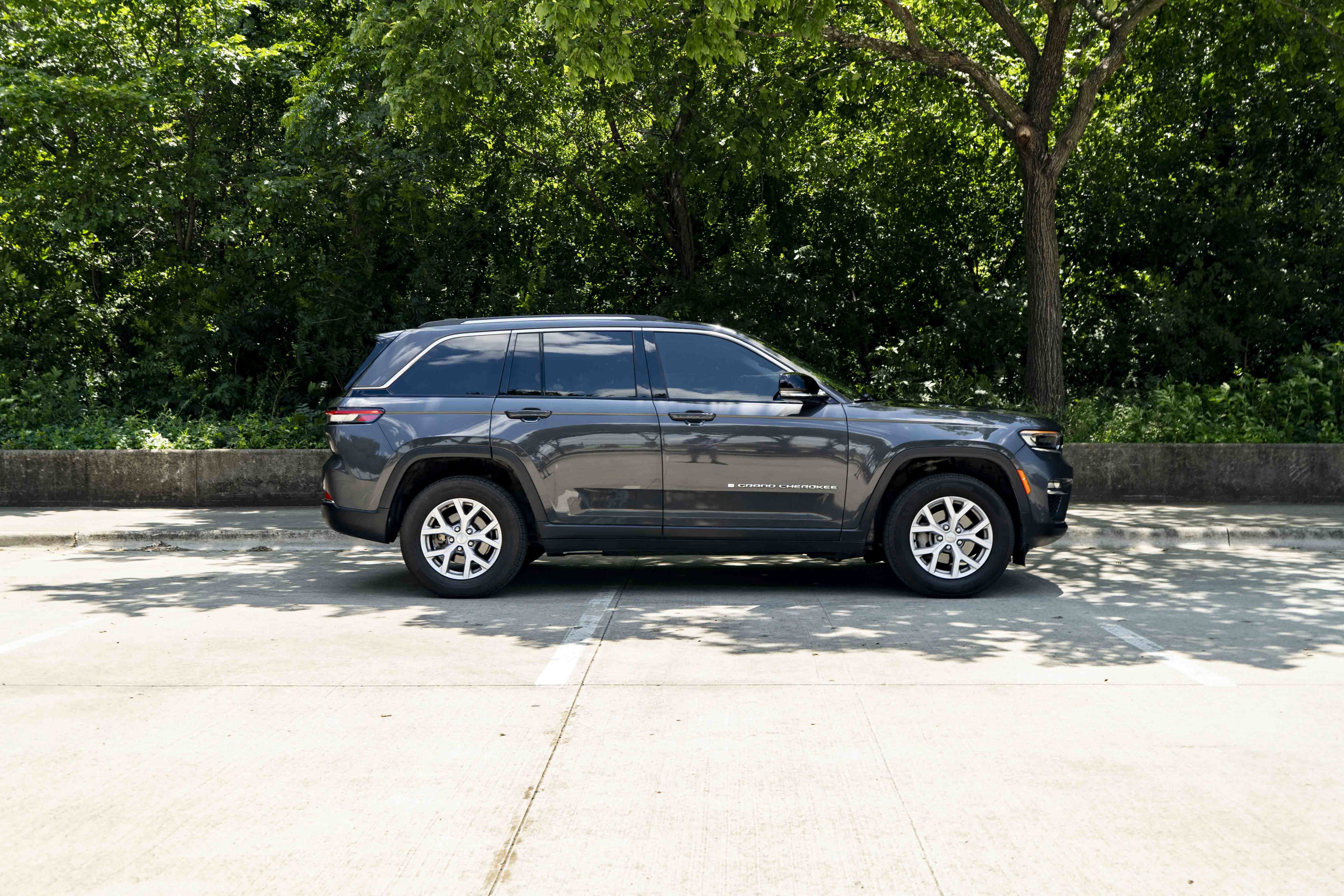 Used 2022 Jeep Grand Cherokee Limited RWD image 9