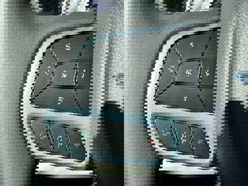 Used 2024 Chrysler Pacifica Touring-L image 18