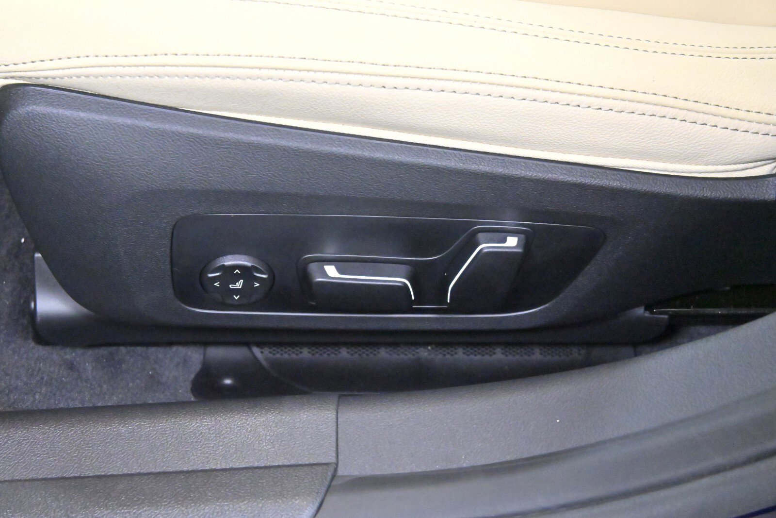 New 2026 BMW 330i xDrive Sedan w/ Premium Package image 11