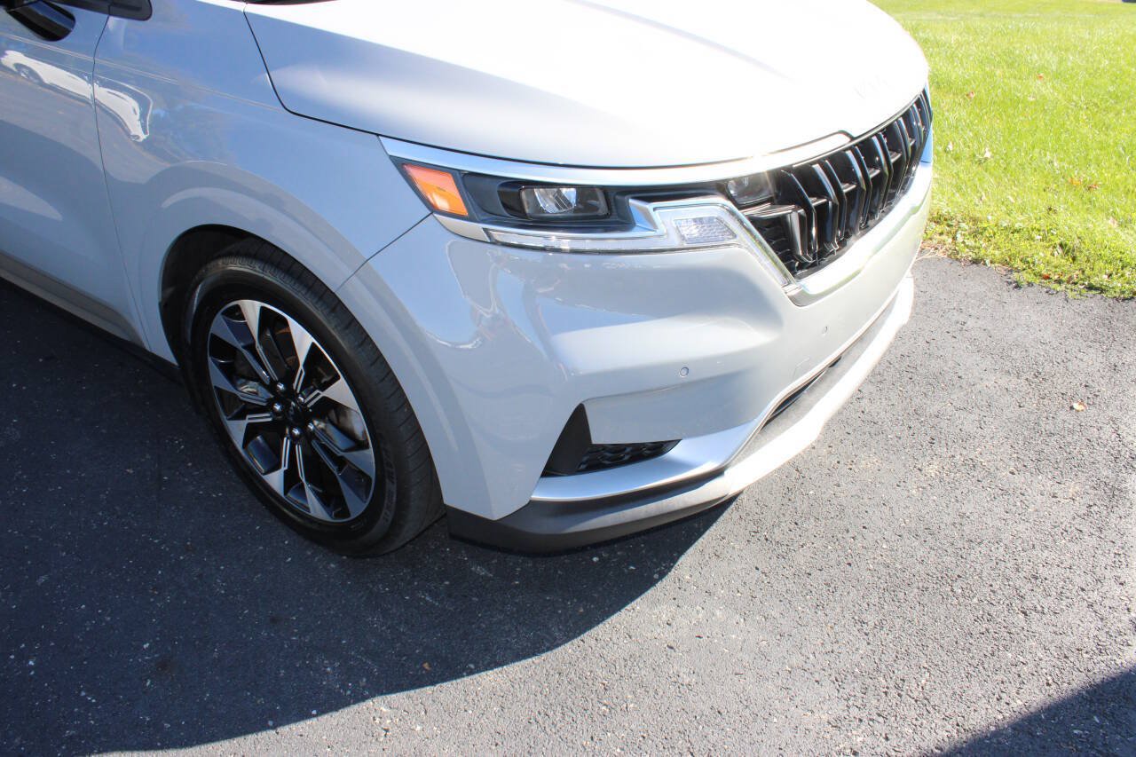 Used 2022 Kia Carnival EX FWD image 4
