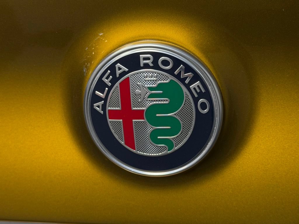 Used 2023 Alfa Romeo Giulia Veloce RWD image 12