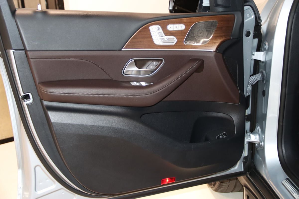 Used 2023 Mercedes-Benz GLS 450 4MATIC image 36