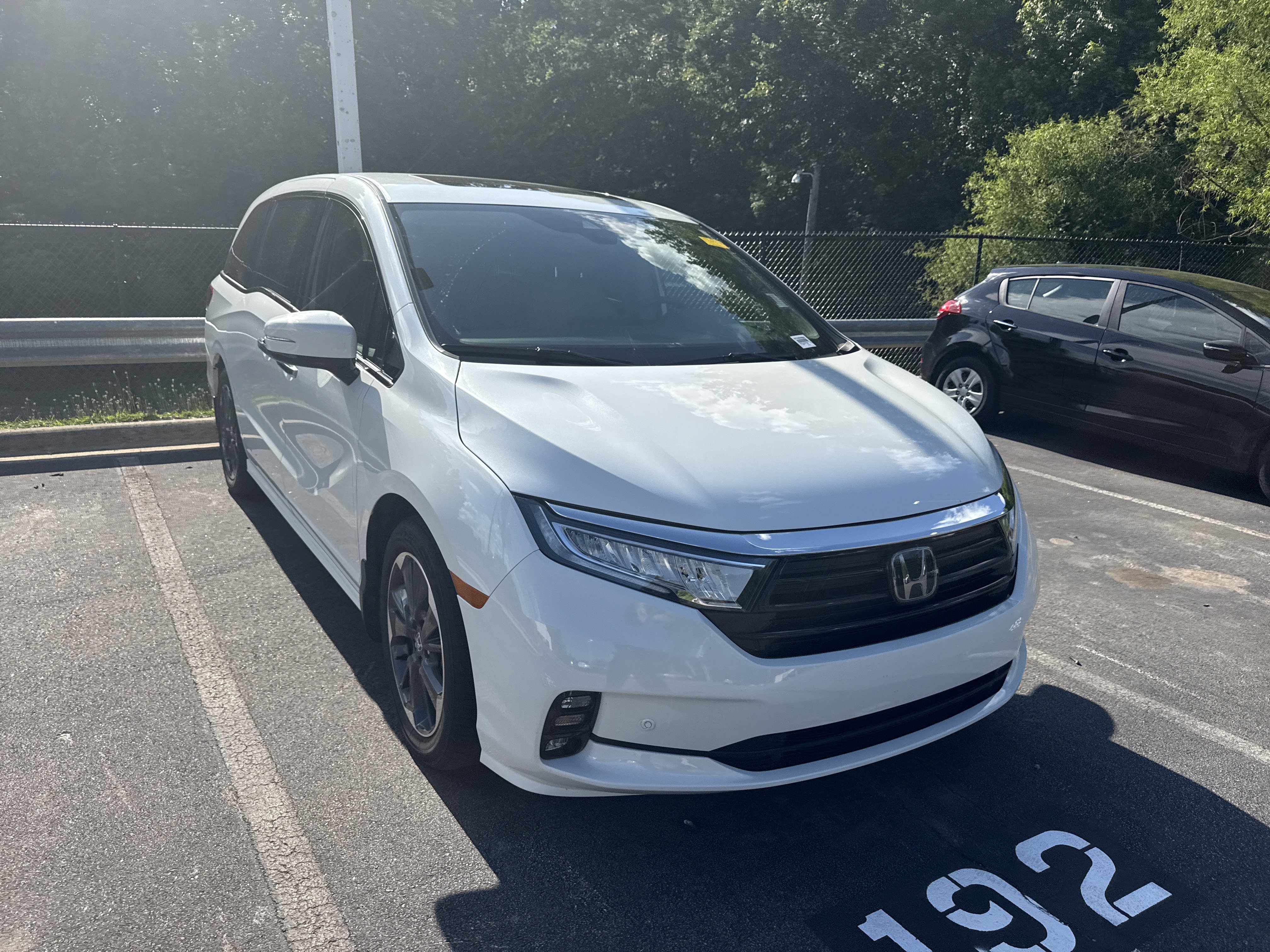Used 2022 Honda Odyssey Elite image 3