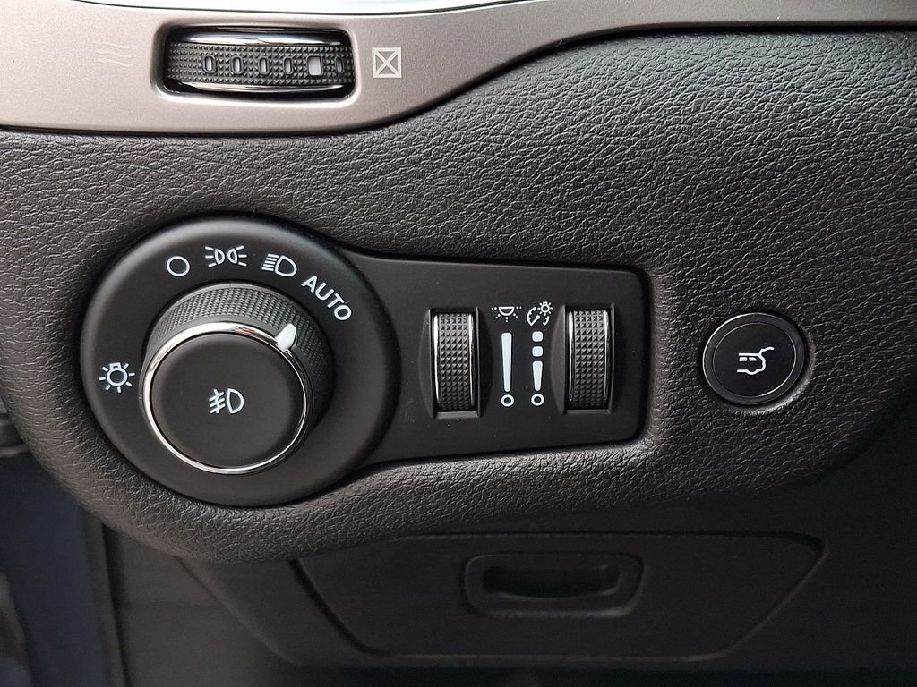 Used 2021 Jeep Cherokee Latitude Lux 80th Anniv w/ Quick Order Package 26U 80TH image 24