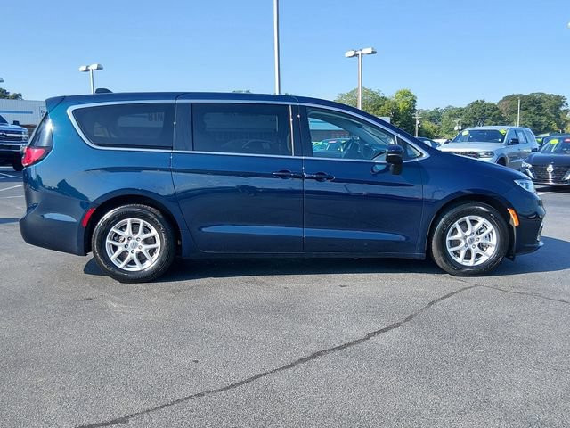 Used 2023 Chrysler Pacifica Touring-L FWD video 2