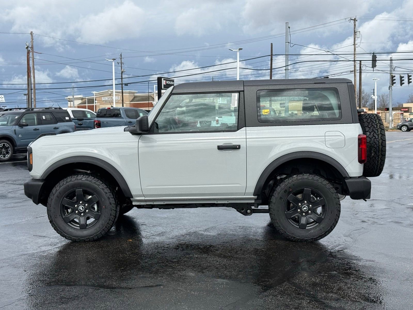 New 2026 Ford Bronco 2-Door image 2