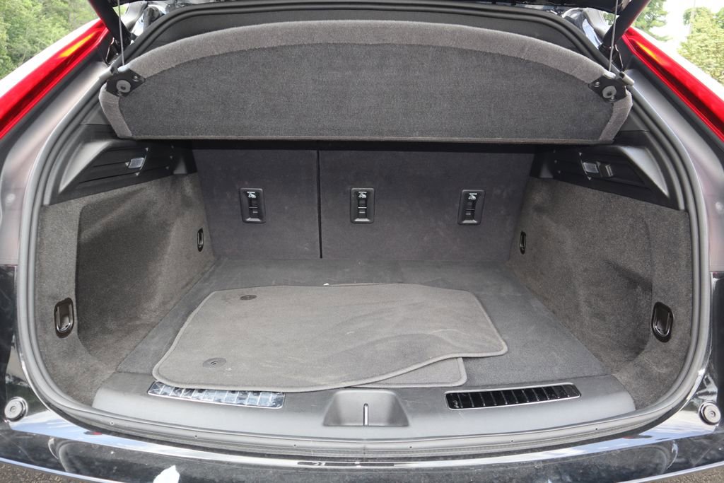 Used 2025 Cadillac XT4 Premium Luxury FWD image 17