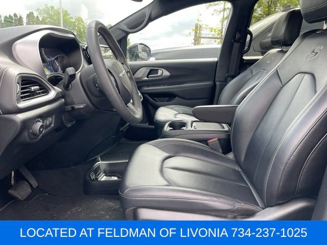 Used 2024 Chrysler Pacifica Limited FWD image 6