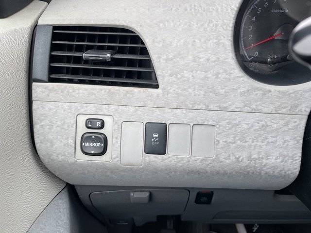 Used 2012 Toyota Sienna LE image 23