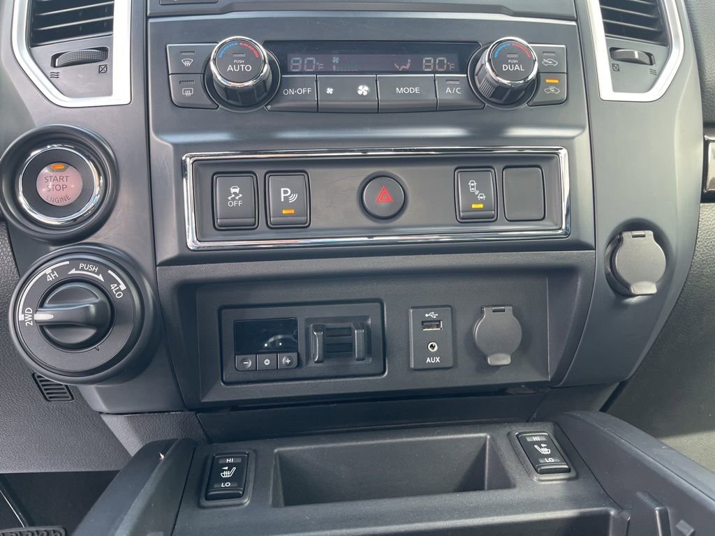 Used 2018 Nissan Titan SV w/ SV Convenience Package image 22