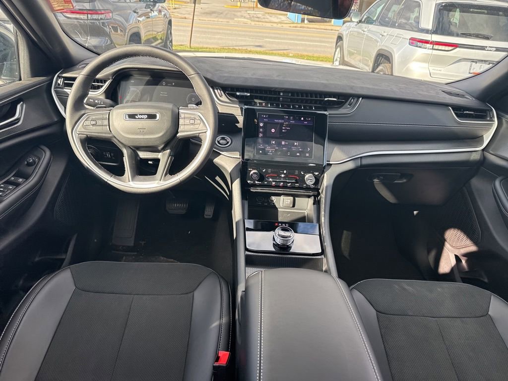 New 2025 Jeep Grand Cherokee Altitude image 12