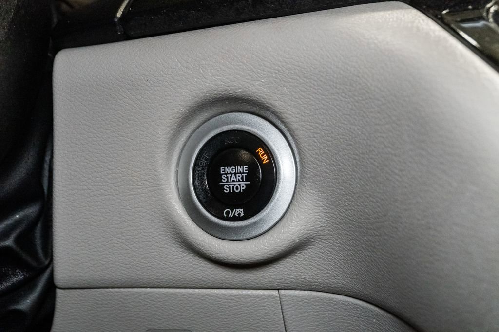 Used 2023 Chrysler Pacifica Touring-L FWD image 16
