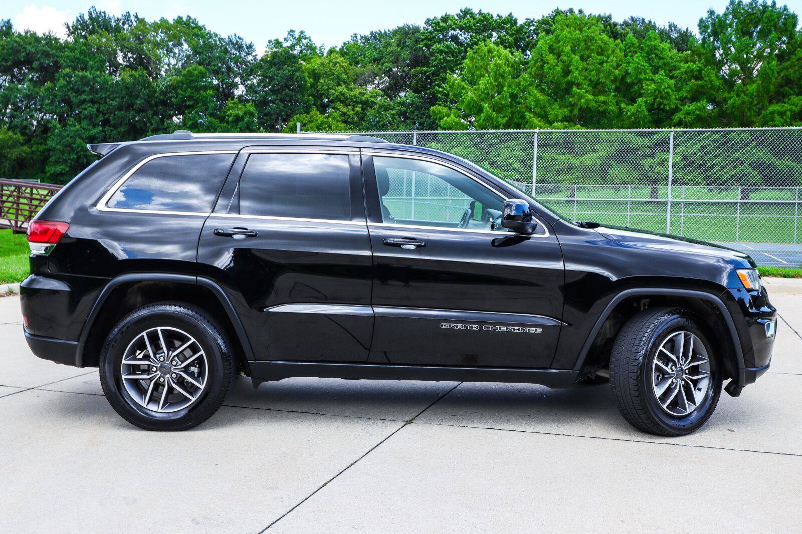 Used 2021 Jeep Grand Cherokee Laredo w/ Trailer Tow Group IV AWD/4WD image 5