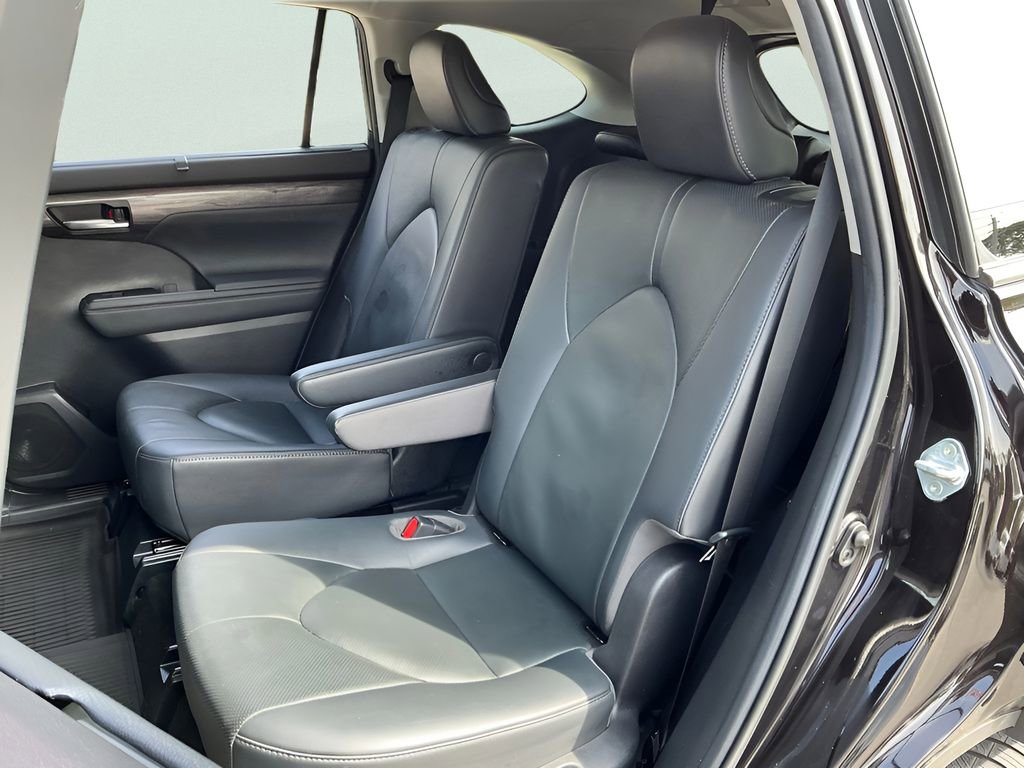 Used 2020 Toyota Highlander Limited image 26