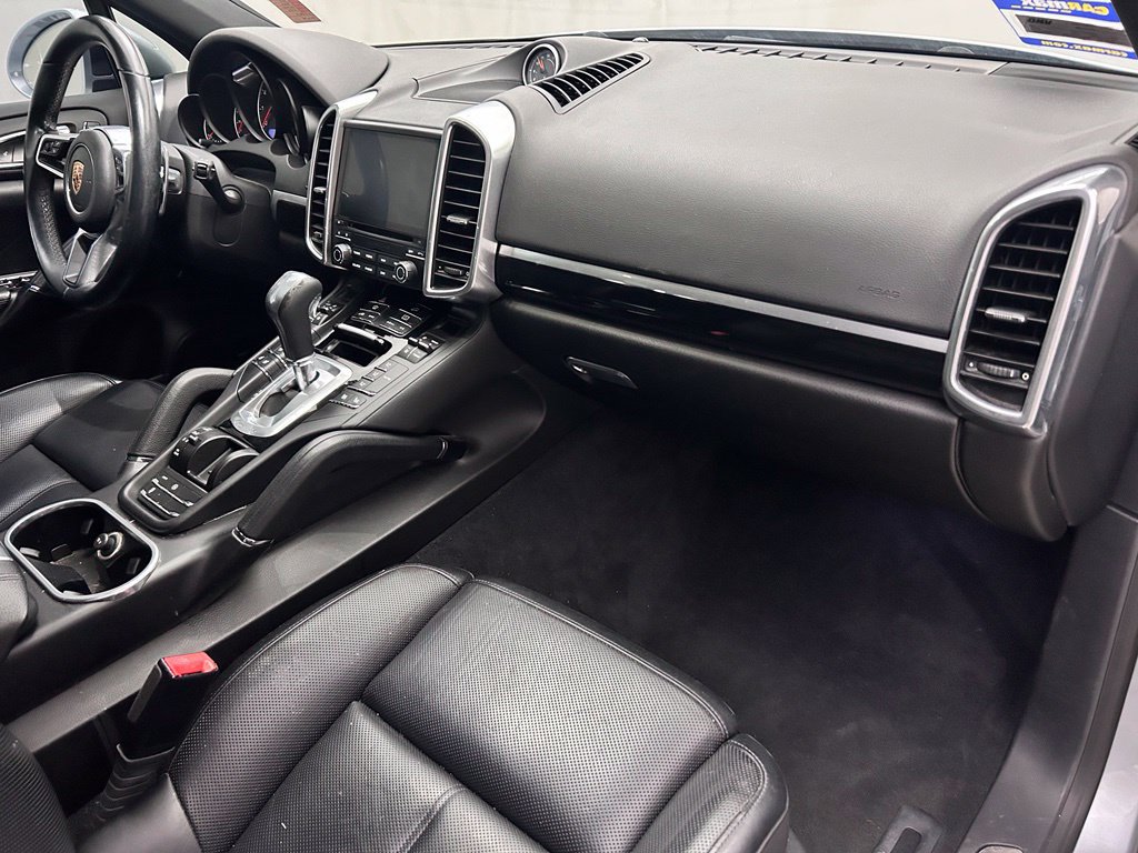 Used 2018 Porsche Cayenne Platinum Edition AWD/4WD image 18