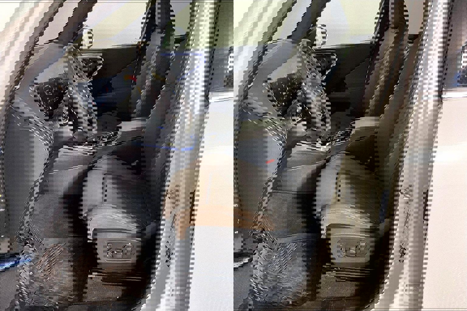 Certified 2025 BMW X3 xDrive30i w/ Premium Package image 6