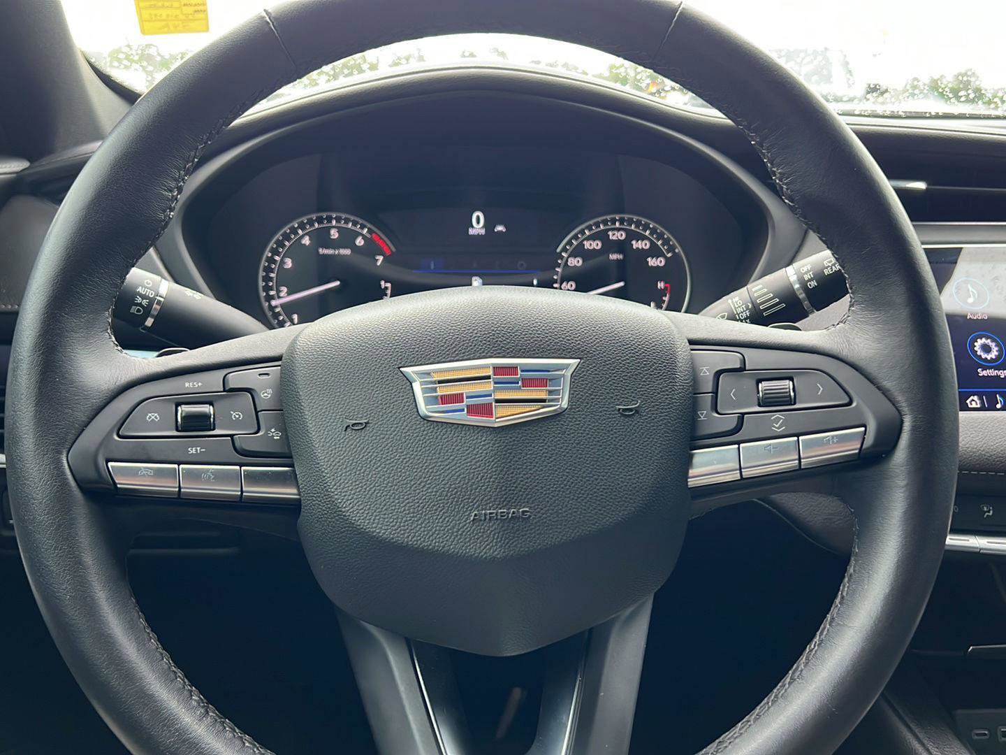 Used 2023 Cadillac XT4 Luxury w/ Cold Weather Package FWD image 13