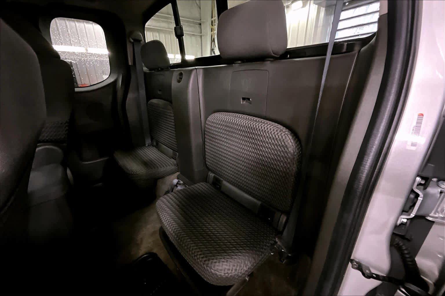 Used 2013 Nissan Frontier SV image 20
