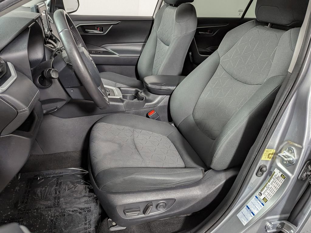 Used 2021 Toyota RAV4 XLE w/ Convenience Package image 17