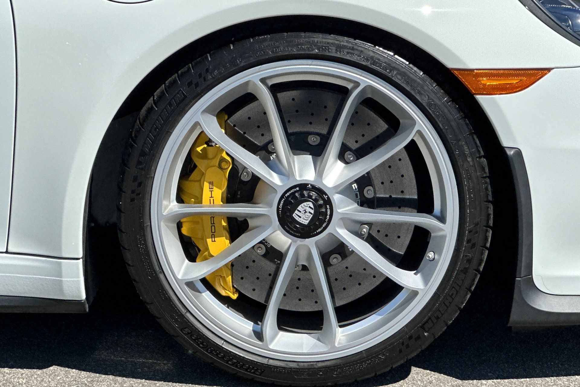 Certified 2016 Porsche 911 R RWD image 36