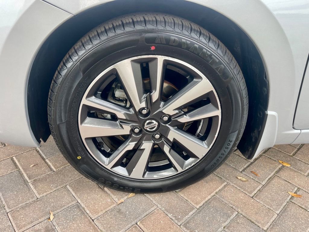 Used 2022 Nissan Versa SV w/ Electronics Package image 8