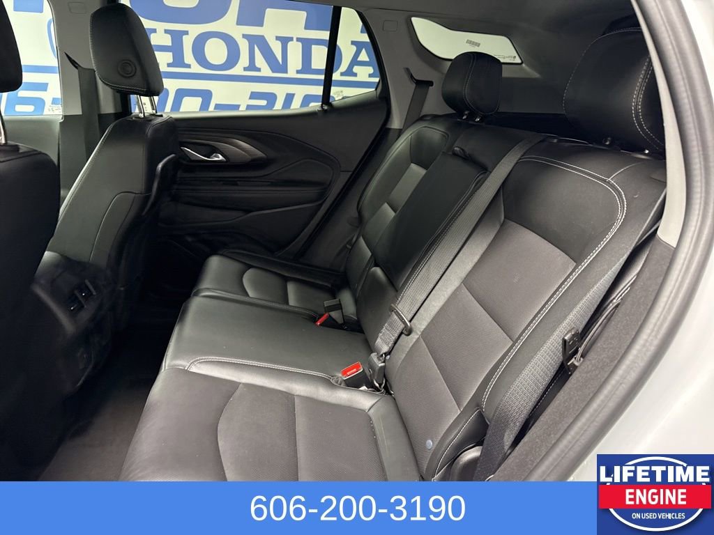 Used 2024 GMC Terrain SLT image 14