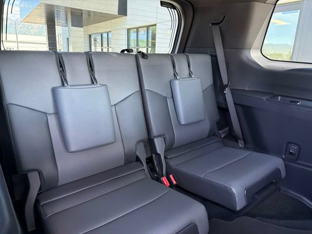 Used 2024 Lexus GX 550 w/ Accessory Package (2T) AWD/4WD image 18