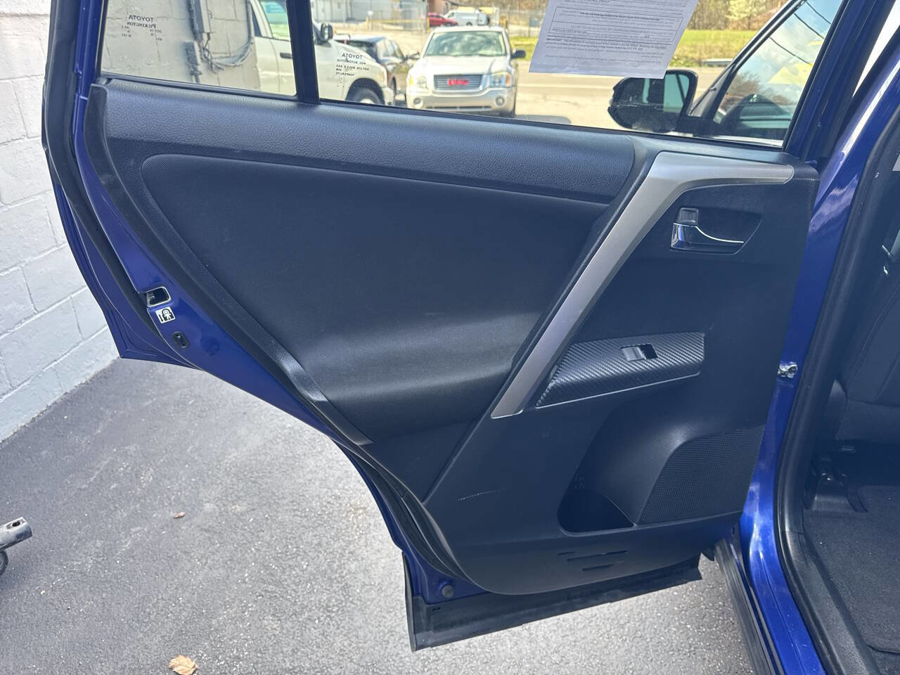 Used 2014 Toyota RAV4 XLE AWD/4WD image 17