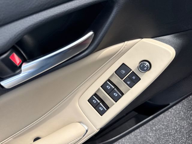 Used 2019 Toyota Avalon XLE w/ Moonroof Package image 10