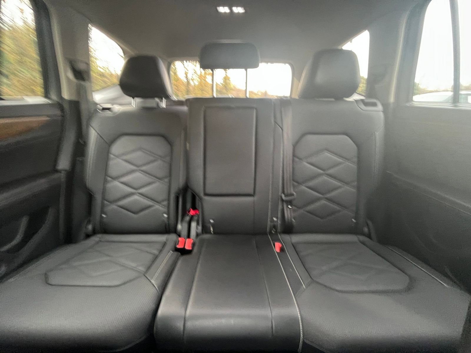 Used 2025 Volkswagen Atlas SE image 34