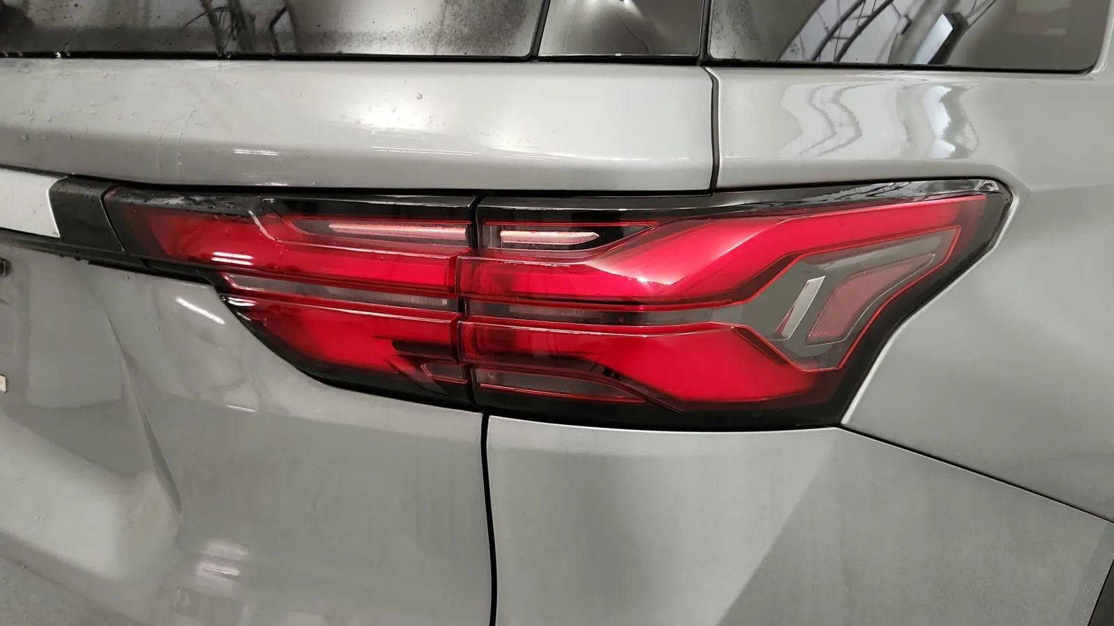 Used 2023 Chevrolet Traverse LT image 16