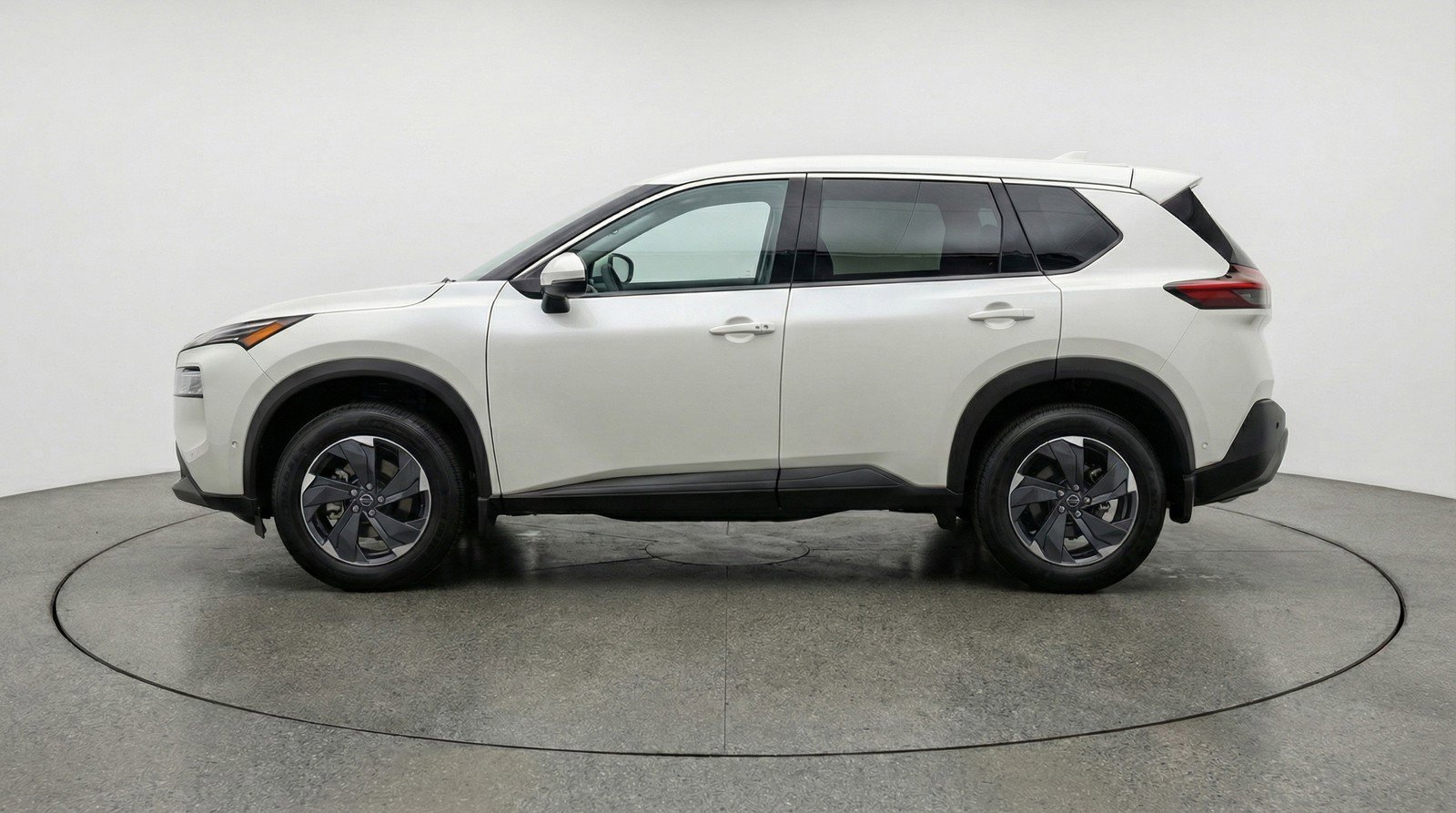 Used 2025 Nissan Rogue SV image 5
