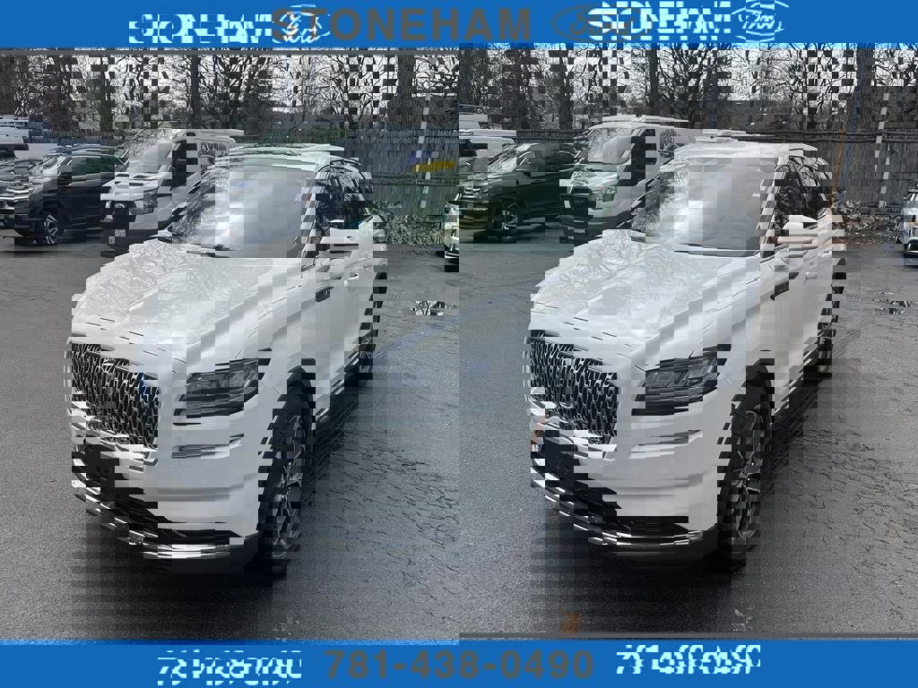 Used 2023 Lincoln Nautilus Reserve image 1