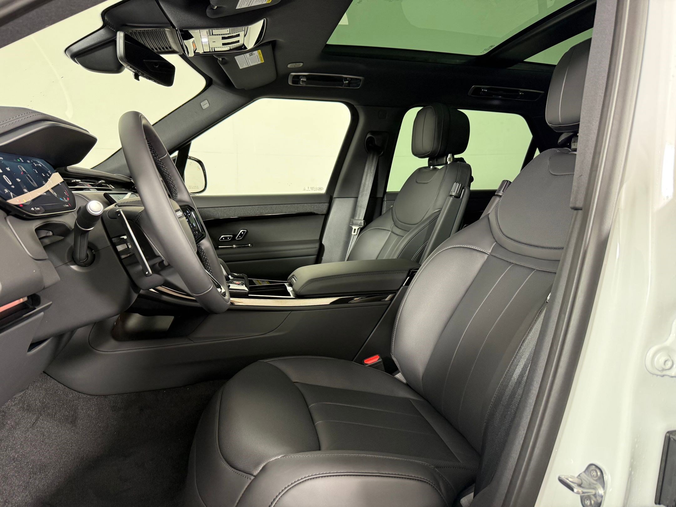 New 2026 Land Rover Range Rover Sport Dynamic SE AWD/4WD image 5